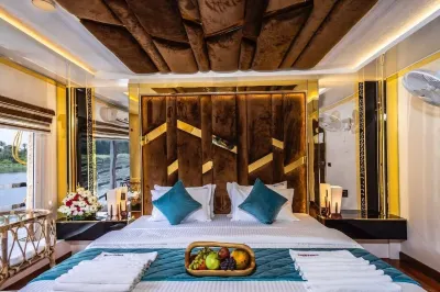 Luxury Houseboat