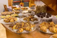La Villa, Sure Hotel Collection by Best Western - breakfast