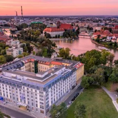 Radisson Blu Hotel, Wroclaw Hoteles cerca de Plaza Grunwald