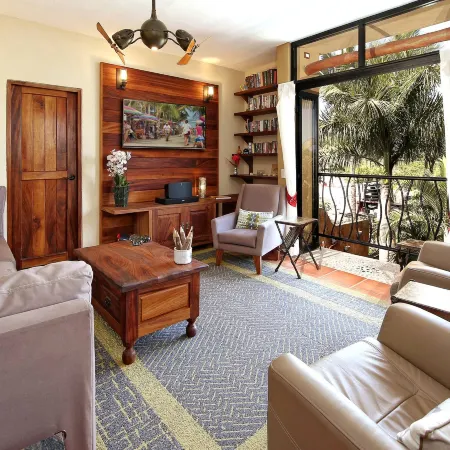 Private 4-Story Lux Villa, with 5-Star Concierge