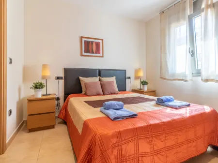 Del Port Отели рядом с достопримечательностью «Волнительный клуб»