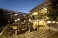 The Loft Executive Inn โรงแรมใน