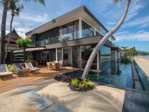 Villa U : Luxury Beachfront Pool Villa