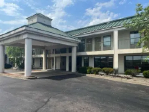 Studio 6 Suites Louisville KY  Airport Expo Center Hotels near Kentucky Kingdom