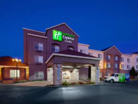 Holiday Inn Express & Suites OAKLAND-AIRPORT by IHG Hotels in Oakland