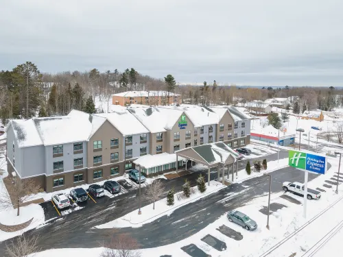 Holiday Inn Express & Suites Marquette Hotels in Ishpeming