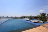ذا رينرا  ماكوسار - مسبح