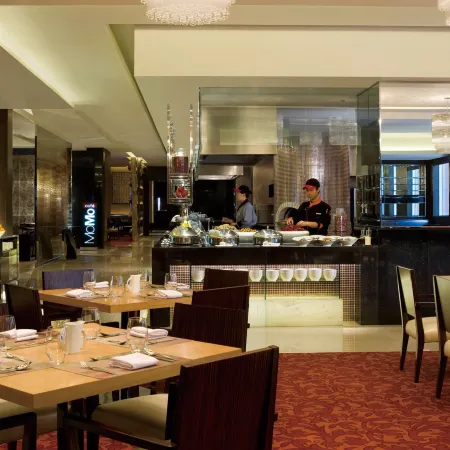 Courtyard by Marriott Shanghai Xujiahui Отели рядом с достопримечательностью «Станция метро Xujiahui»