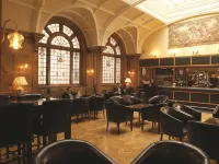 Crown & Mitre Hotel - Barer