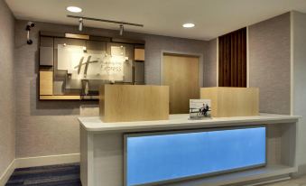 Holiday Inn Express & Suites Cedar Rapids-I-380 @ 33RD Ave