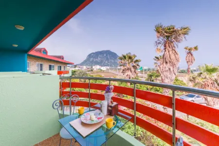 Seogwipo Sky Sculpture Pension Отели рядом с достопримечательностью «Norimae»