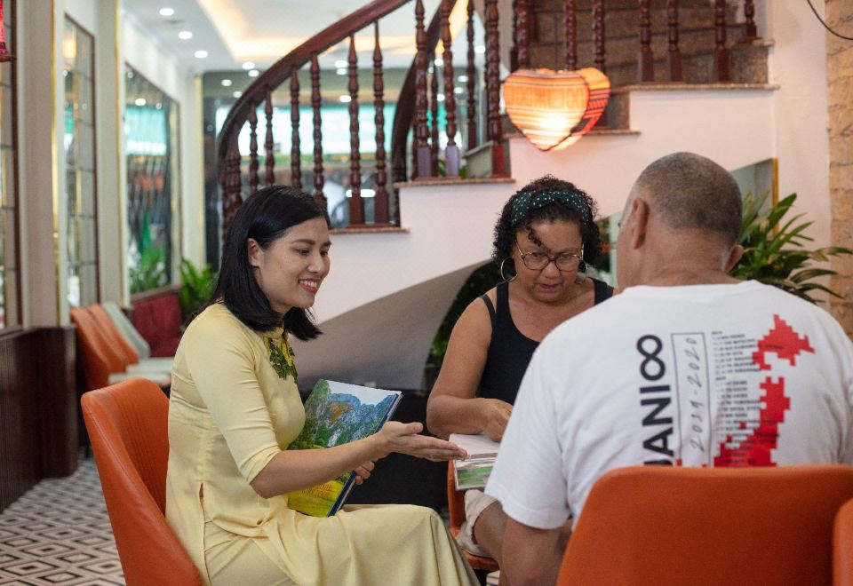 하노이 릴리안 호텔 외관 또는 주변 거리