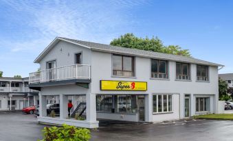 Super 8 by Wyndham Niagara Falls ON