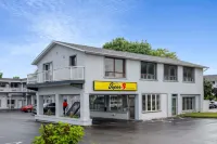 Super 8 by Wyndham Niagara Falls ON Hotels in Niagara Falls