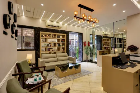 Hotel Ozone Inn Colaba Отели рядом с достопримечательностью «Keneseth Eliyahoo Synagogue»