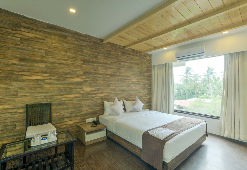2. Hotel Cr..