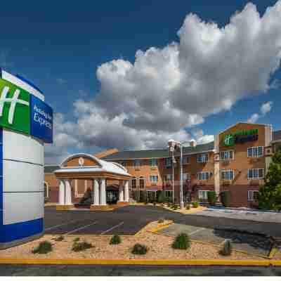 Holiday Inn Express Winnemucca Hotel Exterior