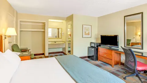 Travelodge by Wyndham Silver Spring in Silver Spring