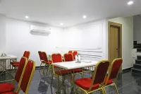 Hotel Decent Suites - Delhi Airport Hoteles en Distrito de Delhi sudoeste