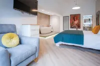 Suite 5 - Sleeping Giant Hotel - PEN Y CAE Inn - Holiday Apartments