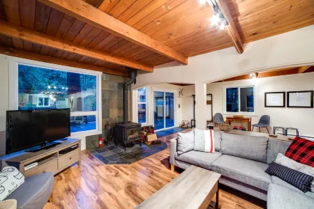 Snowline Cabin #66 - Hot Tub - Wi-Fi - 3+ Bedroom - Sleeps 10