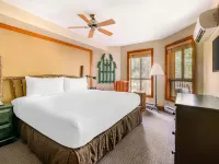 Hilton Grand Vacations Club Whistler Hotels near Emerald Express