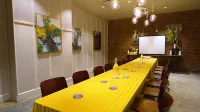 ดิ โอลด์ หมายเลข 77 โรงแรม แอนด์ แชนด์เลอรี - ที่มีที่จอดรถ