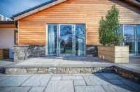 Suite 10 - Sleeping Giant Hotel - PEN Y CAE Inn Hotel di Glynneath