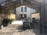 La Maison de Pauline Hotels in Saint-Cyr-les-Colons