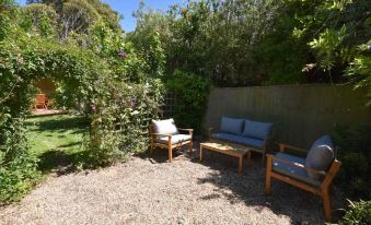 Arden Villa, Sleeps 8, Moments from the Golden Sandy Beach of Ryde