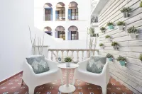 Sitges Group Blue&White