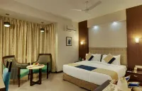 The Pamposh Hotel Hotels near LSC Madangir