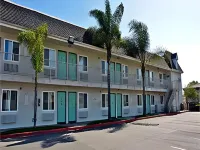 Motel 6 Westminster, CA - North Hotel dekat Venus Spa