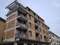 渡船飯店 Piazza Leandra附近的飯店