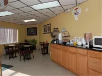 Super 8 by Wyndham Clinton - breakfast