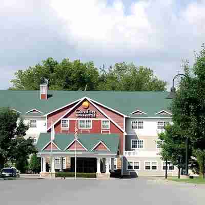 Fairfield Inn & Suites Great Barrington Lenox/Berkshires Hotel Exterior