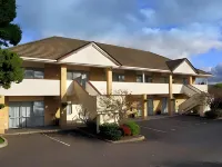 Fenton Court Motel Hotels in 