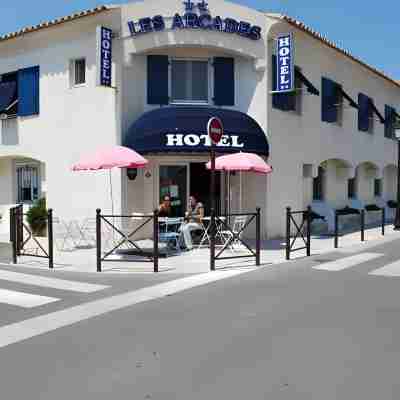 Hôtel les Arcades Hotel Exterior