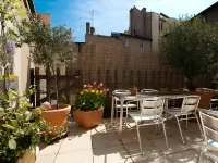 Logis Hôtel des Oliviers - parking