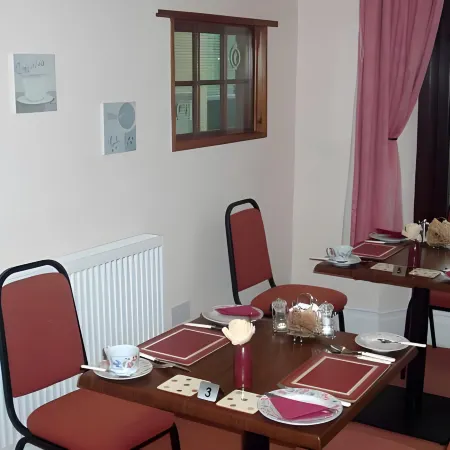 Farnham Hotel
