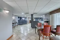 Quality Inn & Suites Downtown - breakfast