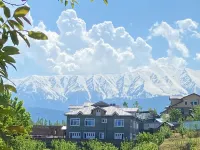 The Gulmarg Palace Hotels in Baramulla