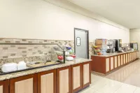 Hawthorn Extended Stay by Wyndham Bloomington - breakfast