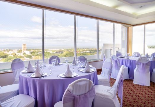 크라운 플라자 마나과