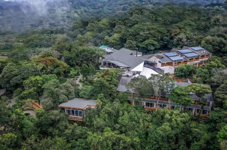 Monteverde Lodge Отели рядом с достопримечательностью «Curi-Cancha Reserve»