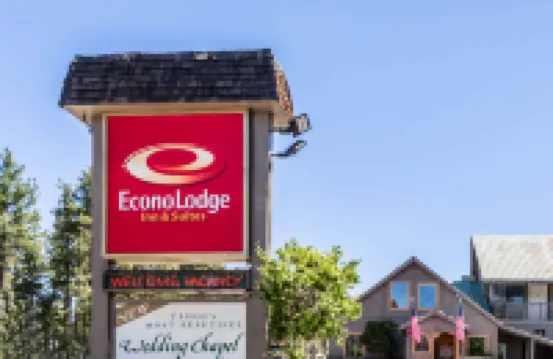 Econo Lodge Inn & Suites Heavenly Village Area