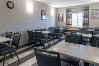 Microtel Inn & Suites by Wyndham Pigeon Forge - breakfast