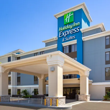 Holiday Inn Express & Suites TAMPA AIRPORT by IHG Отели рядом с достопримечательностью «Поле для гольфа Rocky Point Golf»