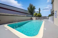 Econo Lodge Woodland Near I-5 - Pools