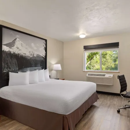Super 8 by Wyndham Roseburg